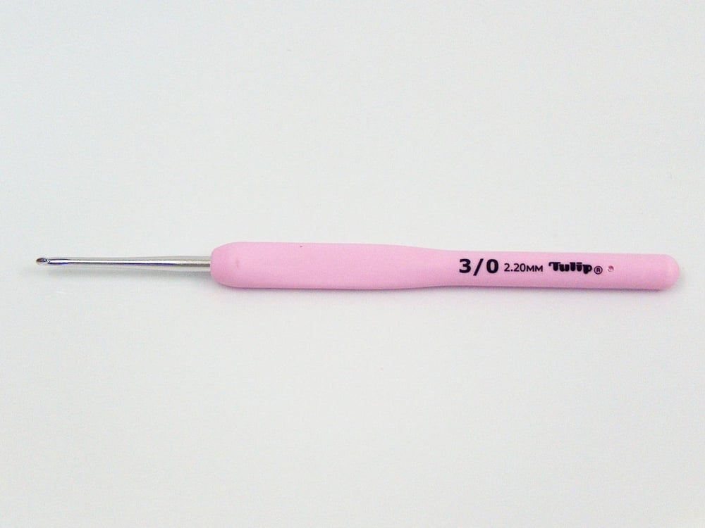 Tulip Etimo Rose Steel Crochet Hook with Soft Grip . 3/0 - 2.20 mm
