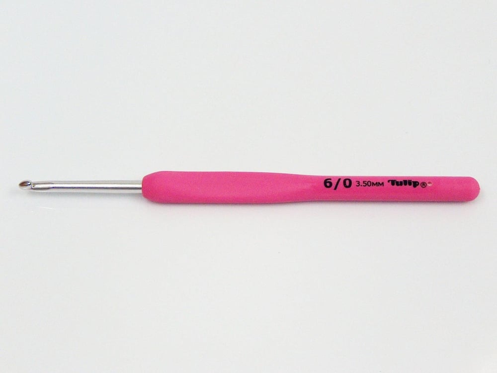 Tulip Etimo Rose Steel Crochet Hook with Soft Grip . 6/0 - 3.50 mm