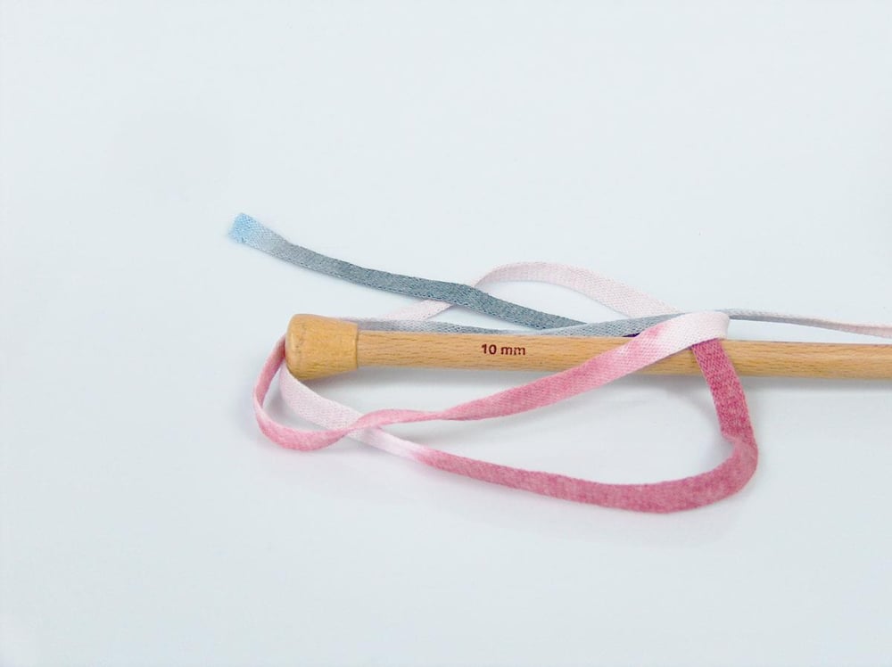 1x250gr. VISCOT RIBBON COLOR Kırmızı, Gri, Açık Mavi, Pembe tonları Viskon, Pamuk Şerit, Yazlık İplikler, Pamuk, Çok Kalın, Batik Desenli