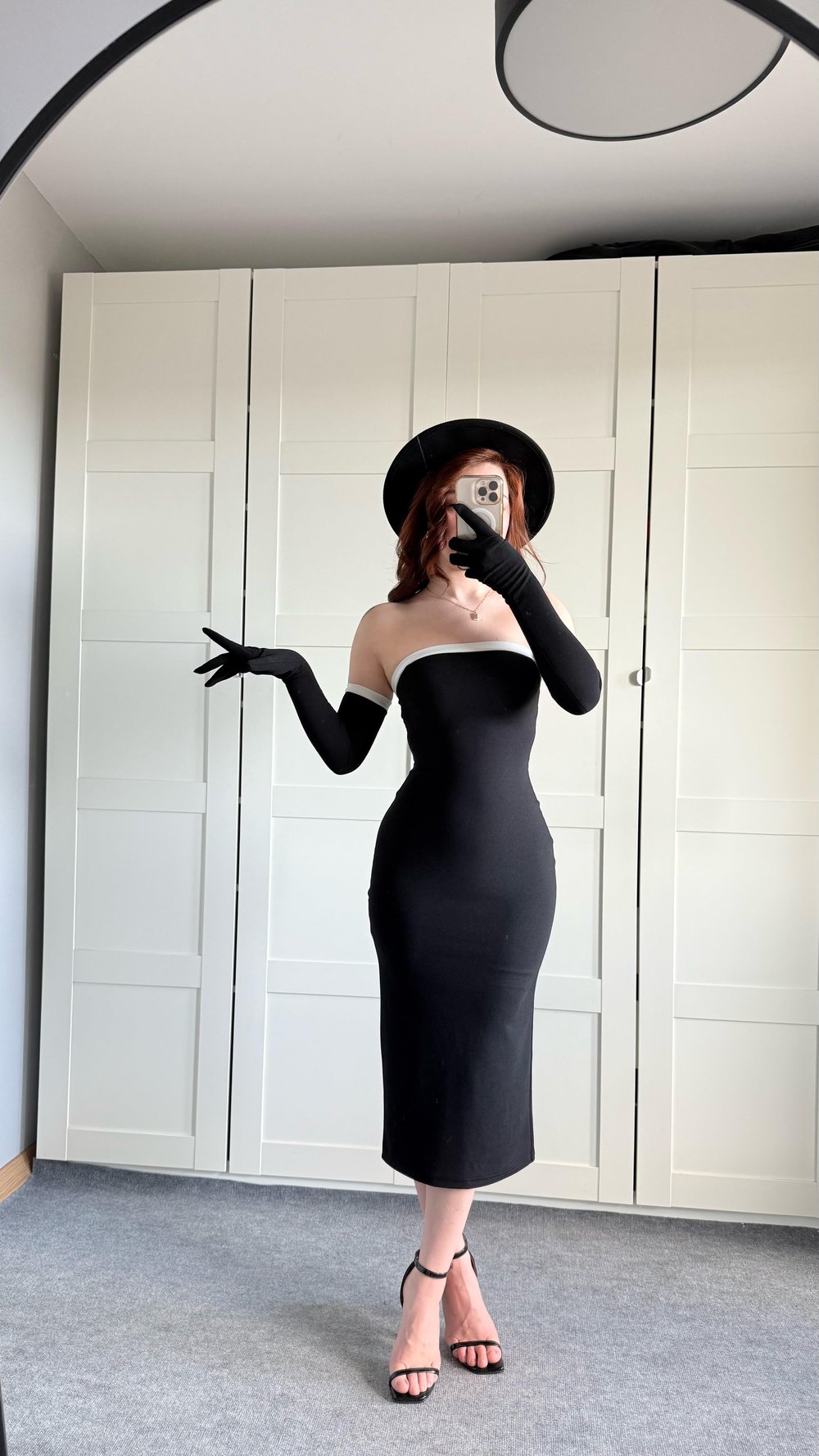 Belle Femme Siyah Eldivenli Elbise