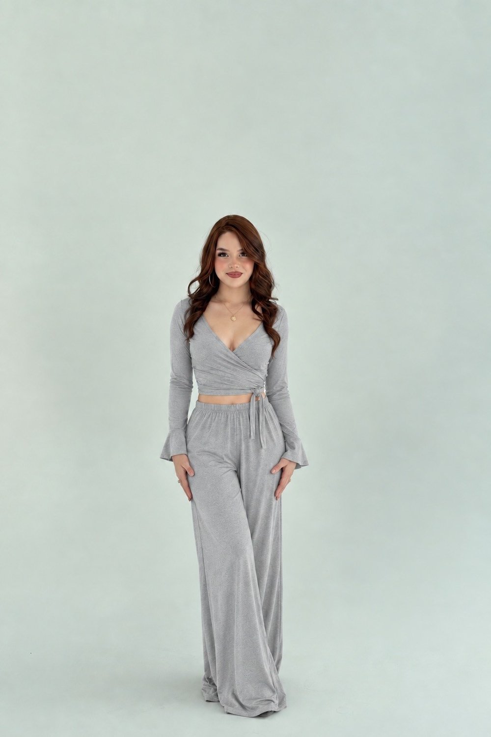 طقم أليسا بتصميم ملفوف رمادي