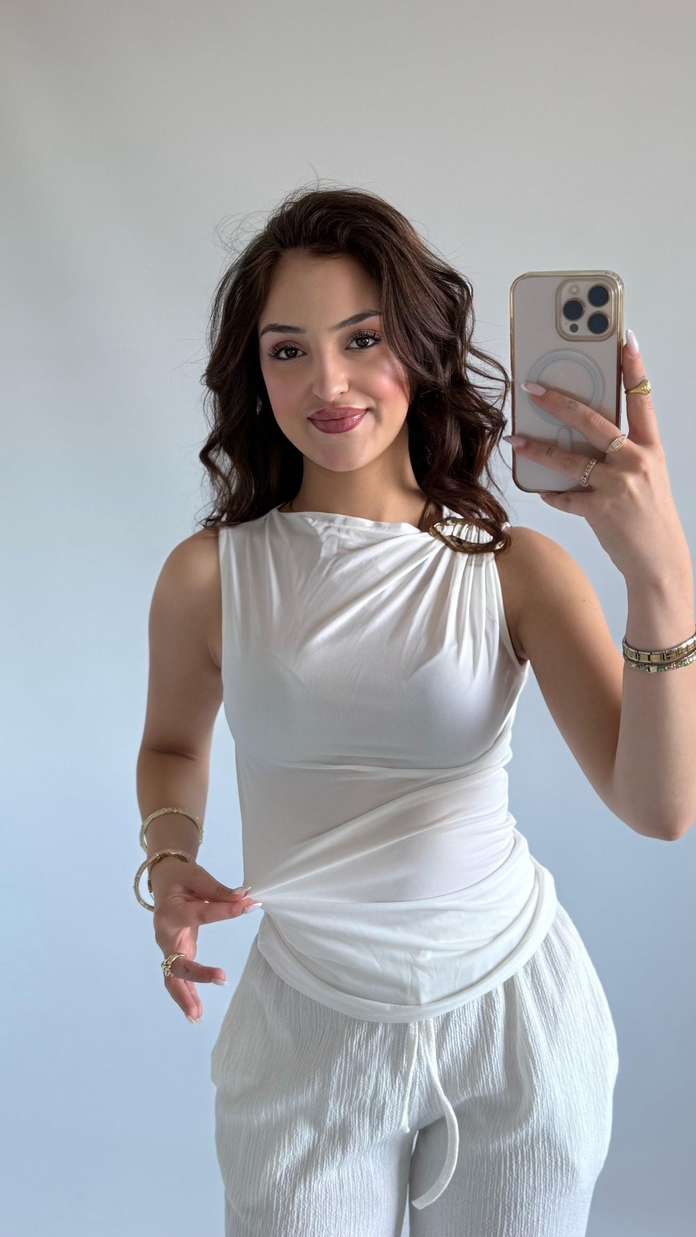 Demir Detaylı Sıfır Kol Bluz Beyaz
