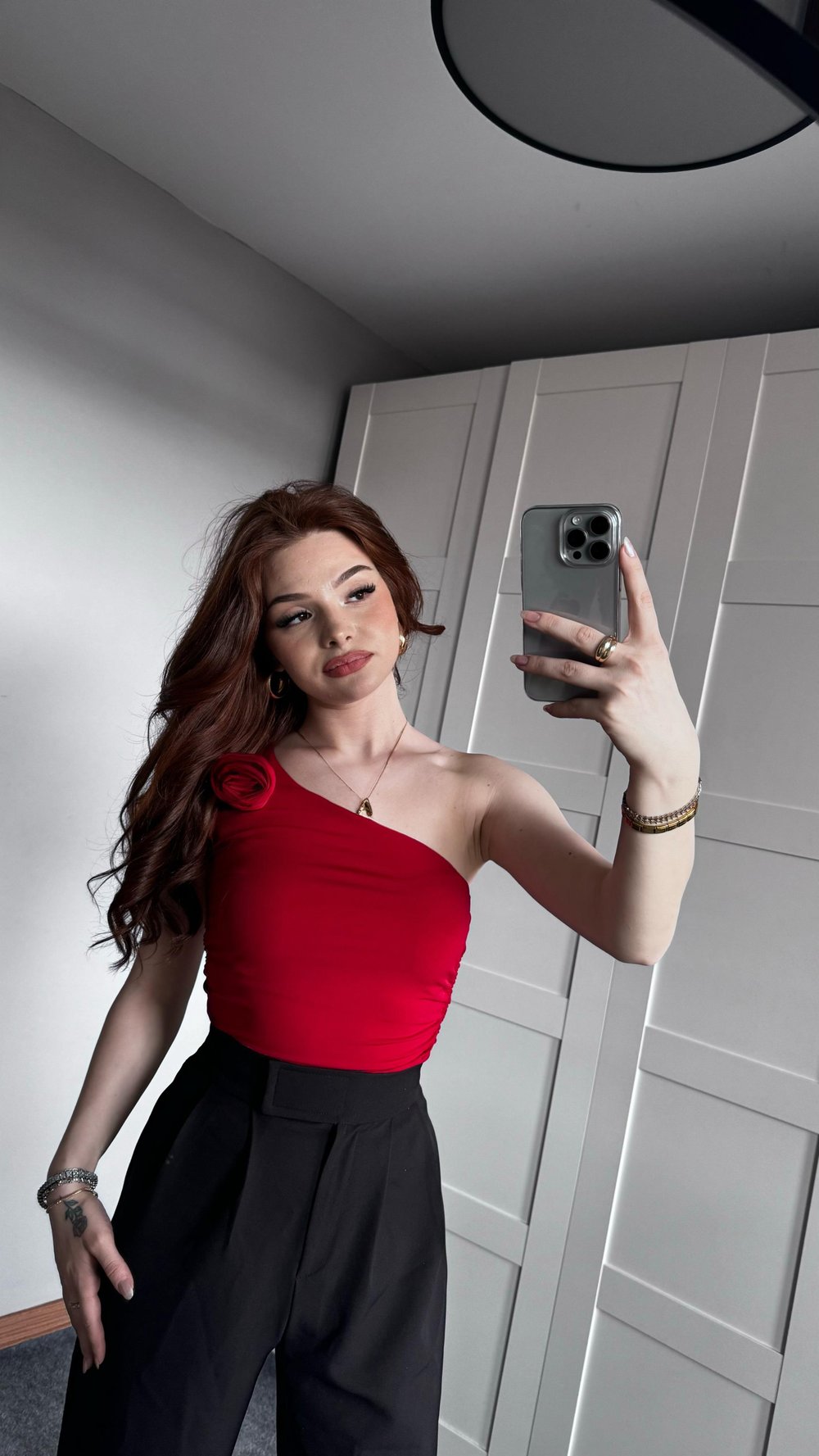 Gül Broş Tek Kol kırmızı