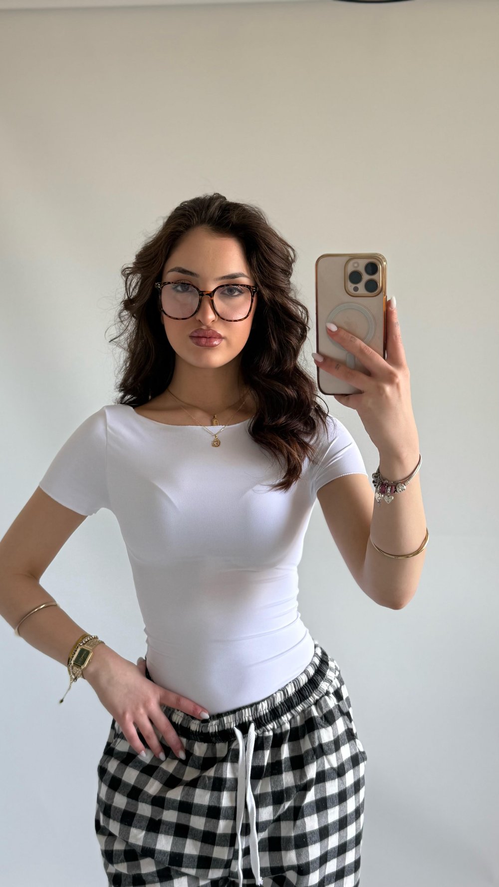 Oval Yaka Vücudu Saran Kısa Kol Tişört Beyaz
