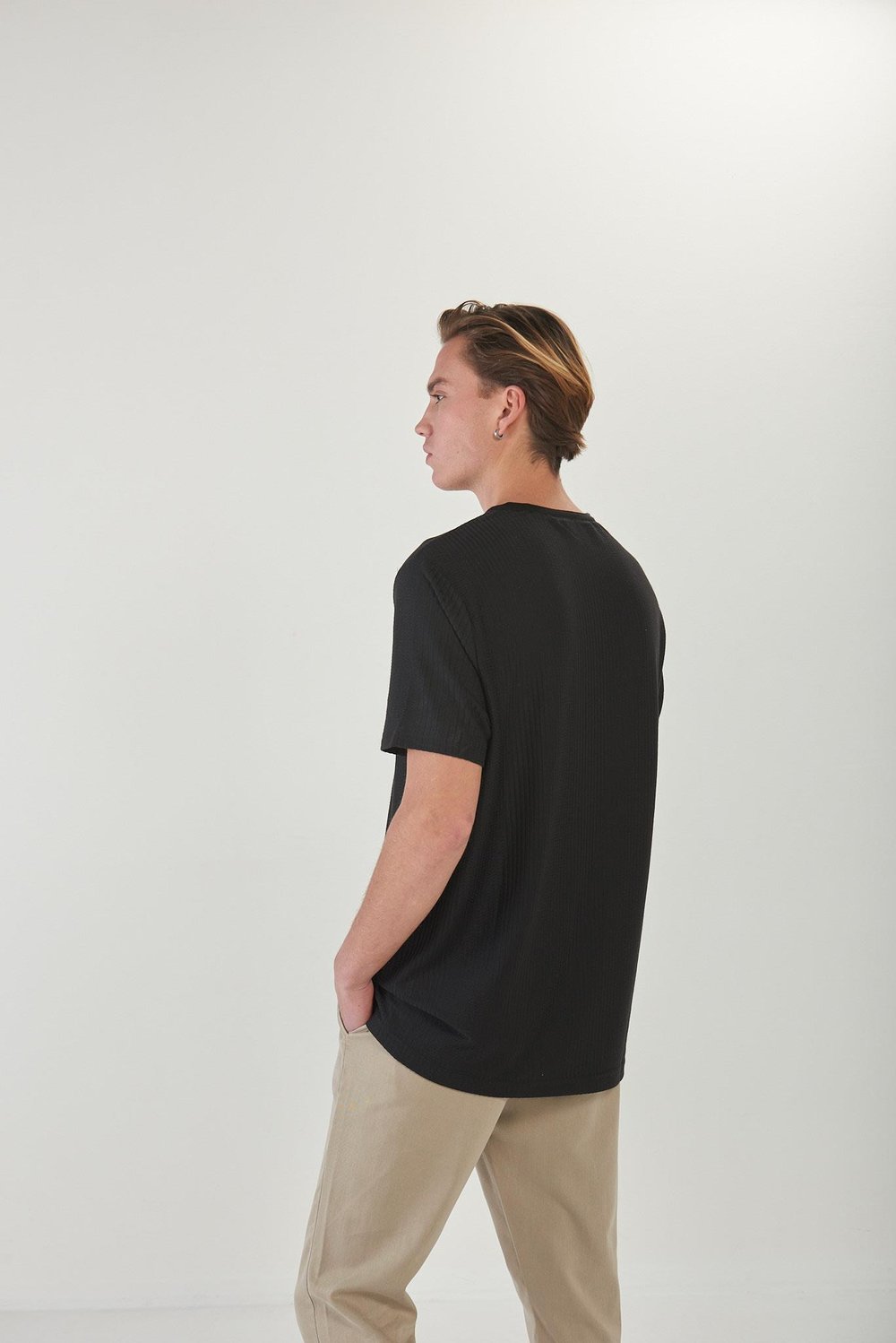 Kendinden Desenli Triko Yakalı T-Shirt