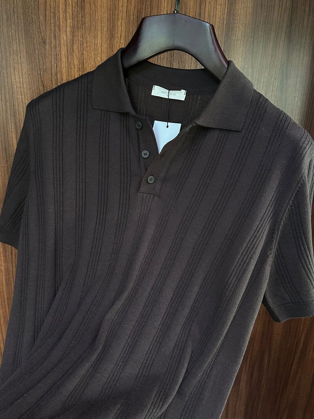 Nakış İşleme Detaylı Yakalı Triko T-Shirt