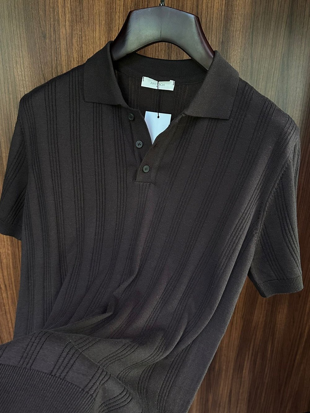 Nakış İşleme Detaylı Yakalı Triko T-Shirt