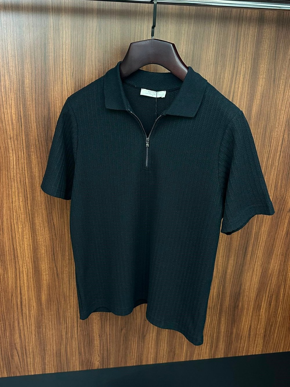 Nakış İşlemeli Fermuarlı Yakalı Triko T-Shirt