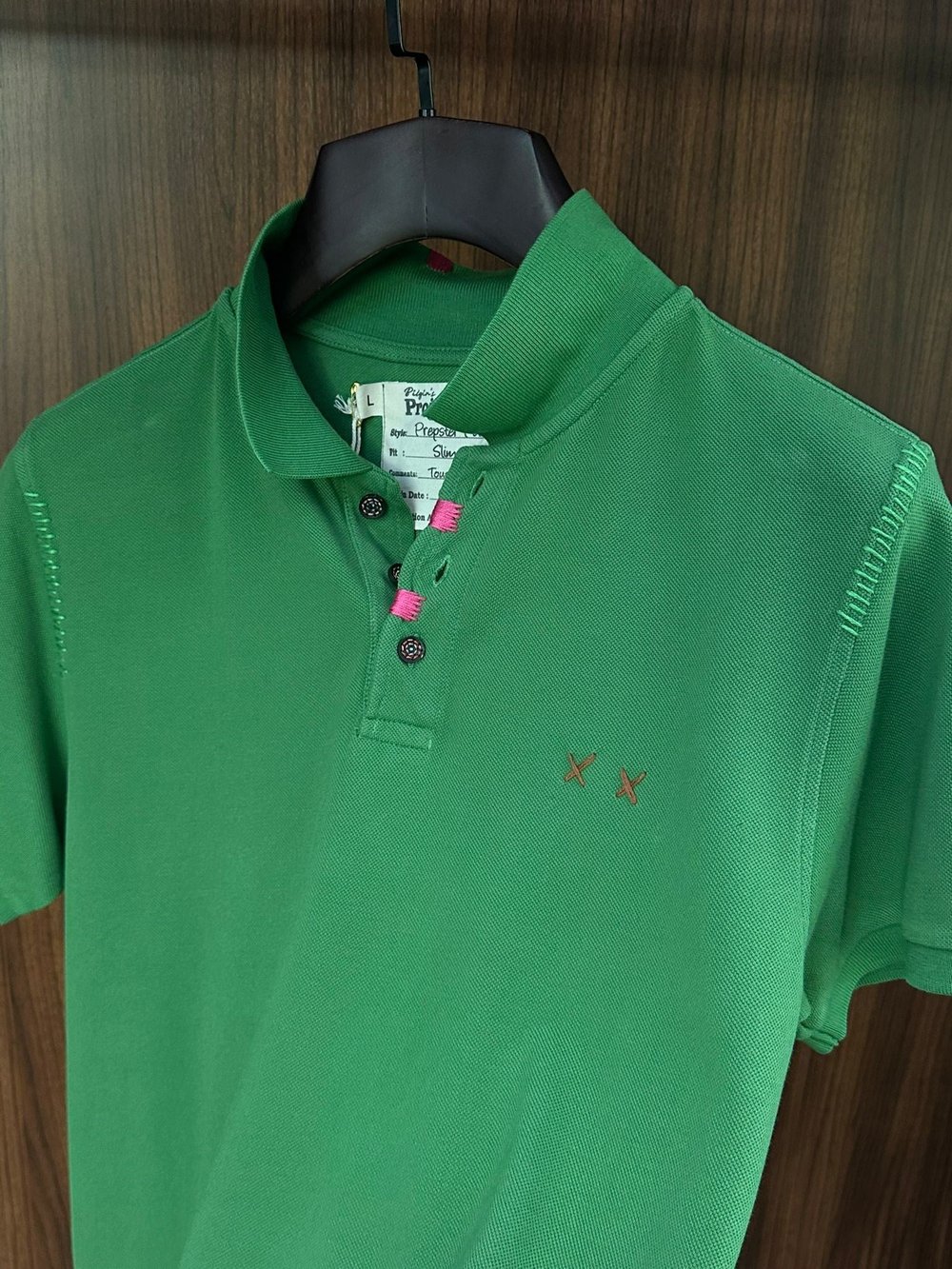 Nakış Logolu Tahta Düğmeli Yakalı T-Shirt
