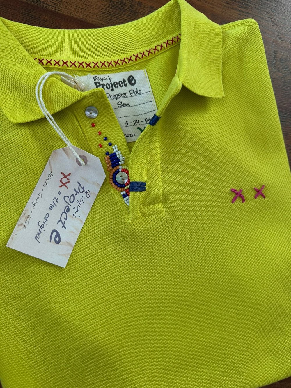 Nakış Logolu Yaka Boncuk Detaylı T-Shirt