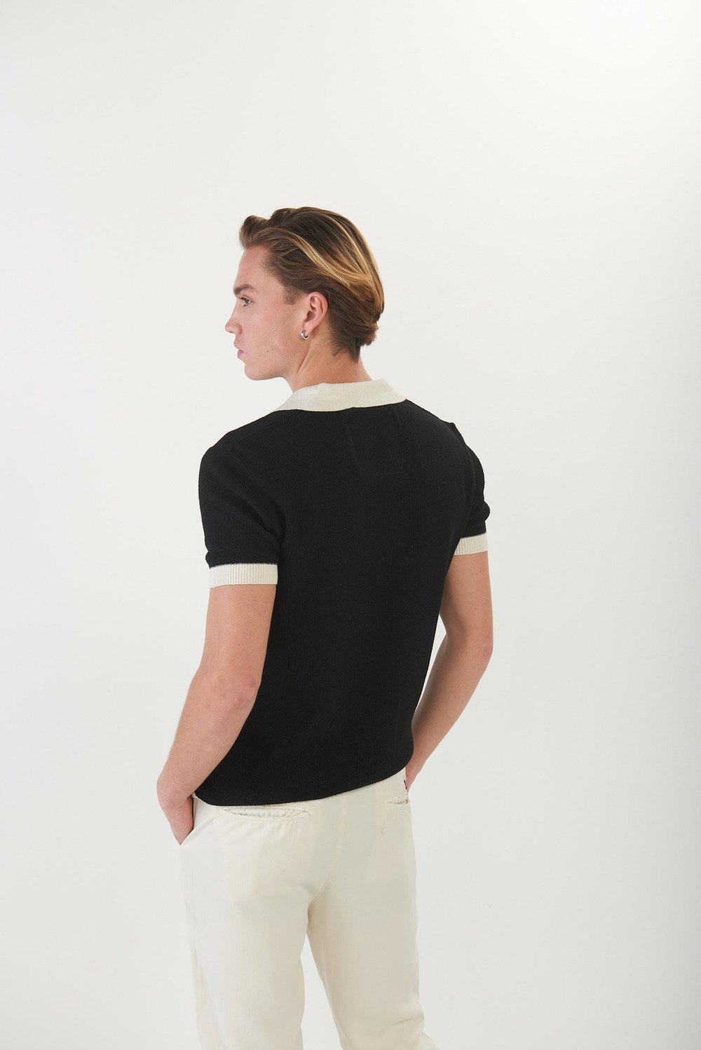 Süs Düğmeli Triko Yakalı T-Shirt
