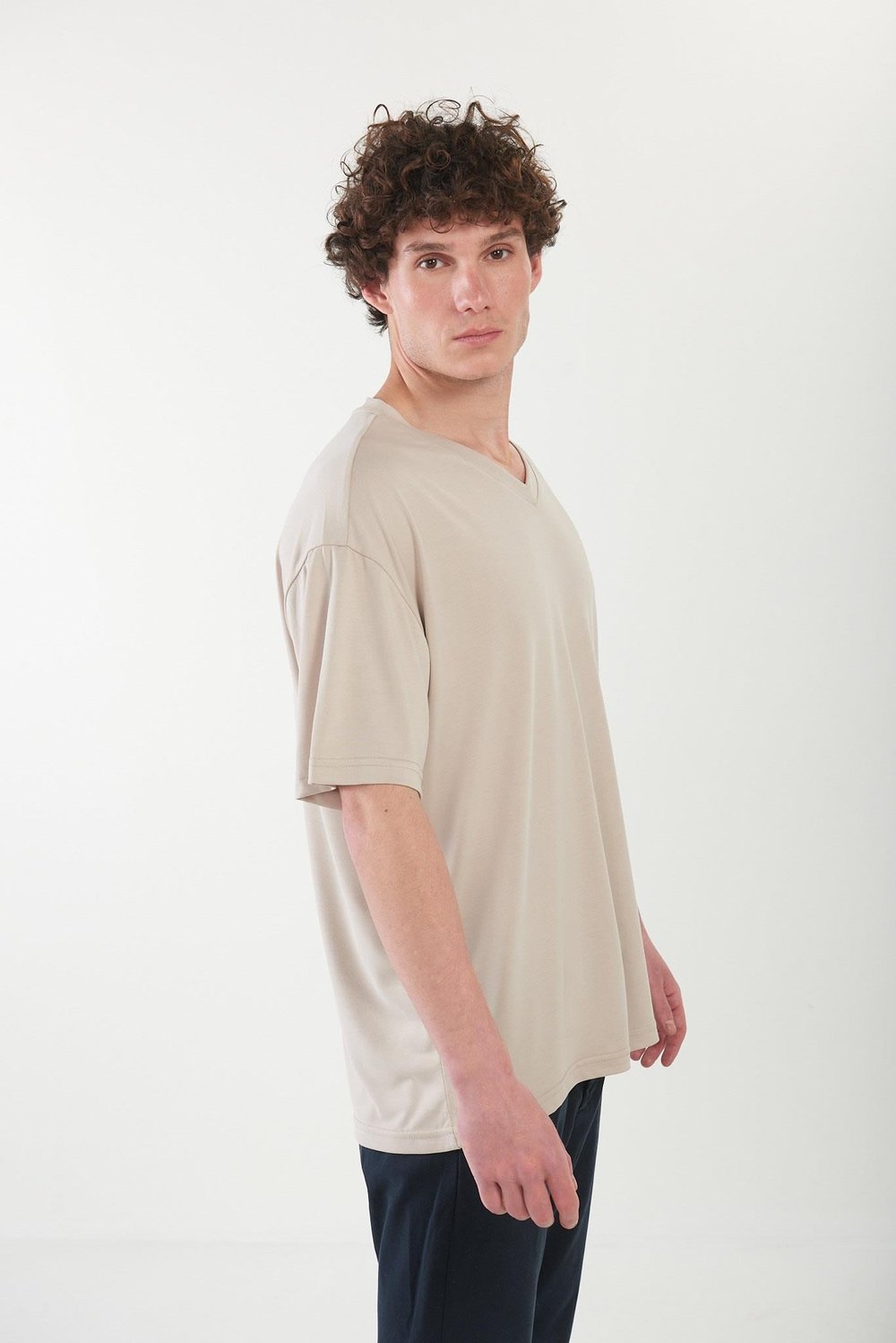 V Yaka Düz Basic T-Shirt