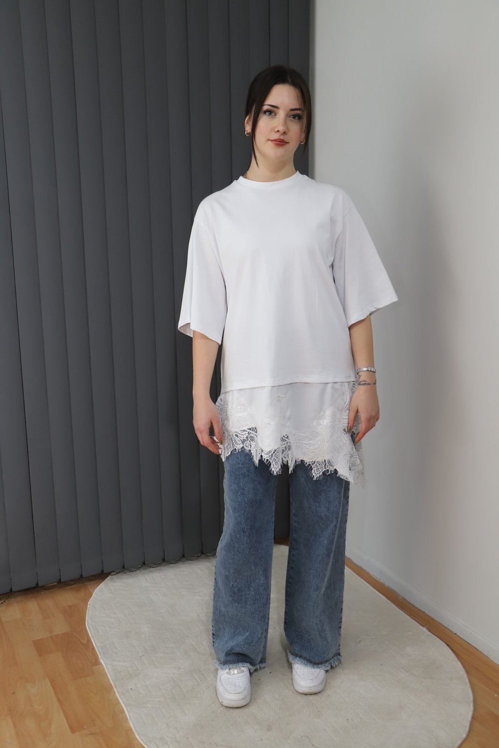 Dantel Detaylı Tok Kumaş T-Shirt - Beyaz