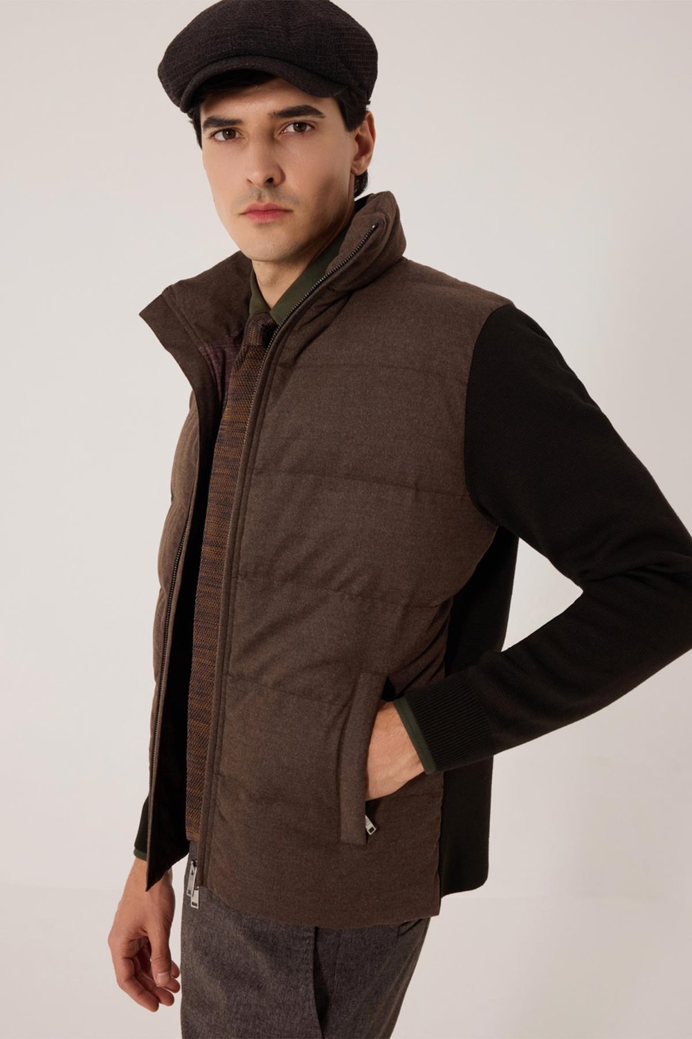 Gri Regular Fit Dik Yaka Yün Karışımlı Triko Mont