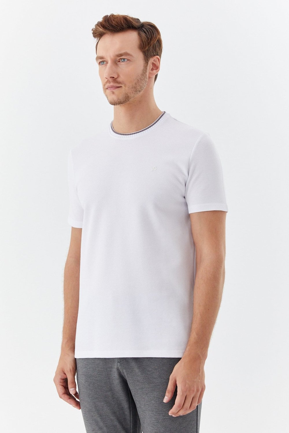 Ekru Piti Kare Bisiklet Yaka Pamuklu T-shirt