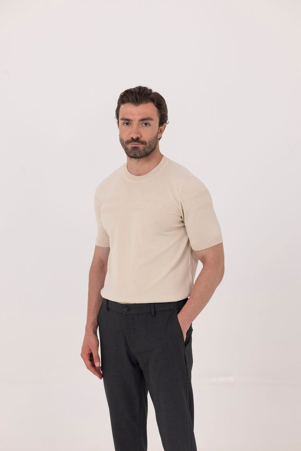 Bej Bisiklet Yaka Jakarlı Triko T-shirt