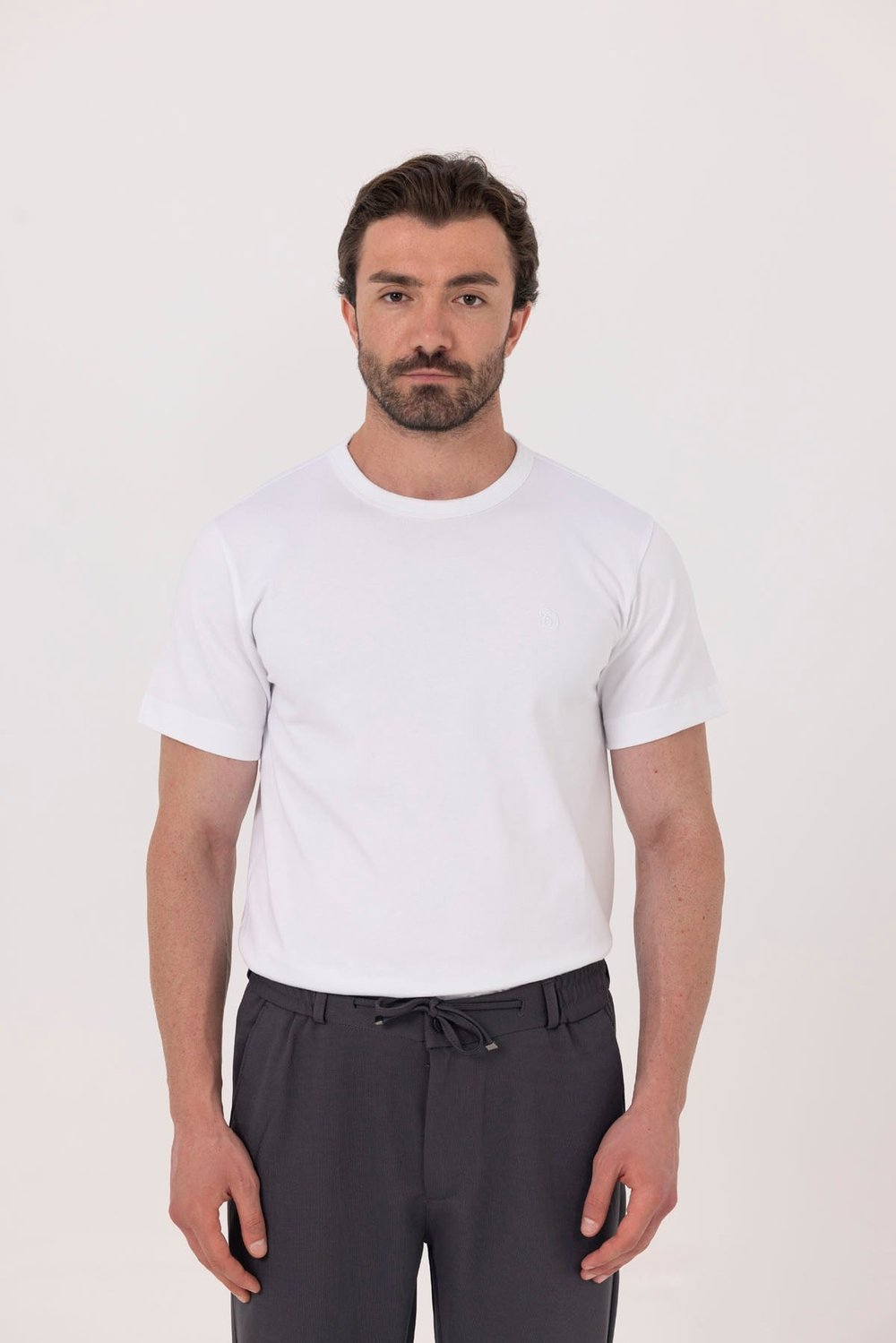 Beyaz Nakışlı %100 Pamuk Bisiklet Yaka Düz Renk Basic T-Shirt