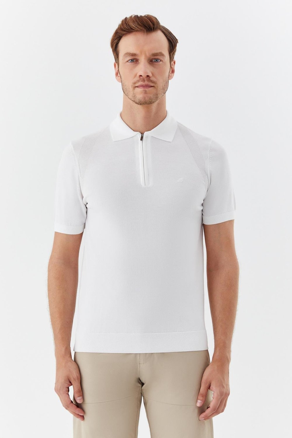 Ekru Regular Fit Triko Polo Yaka Dokulu Tişört