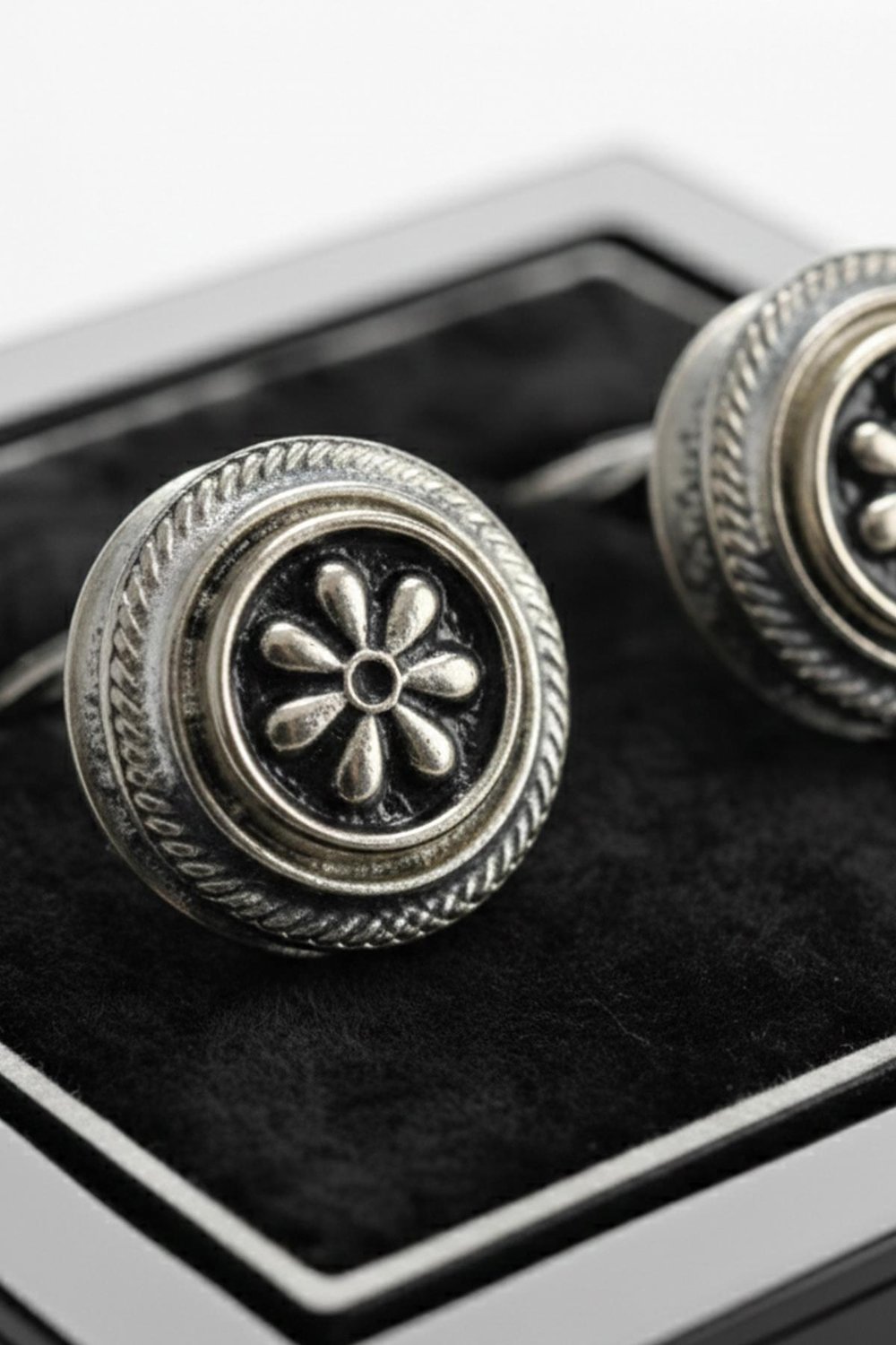 Metal Gri-Siyah Yuvarlak Erkek Kol Düğmesi