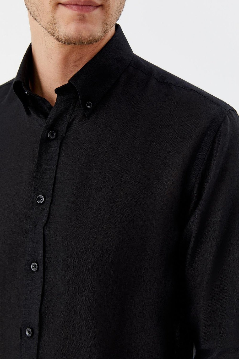 Erkek Siyah Uzun Kollu %100 Keten Regular Fit Düğmeli Yaka Gömlek