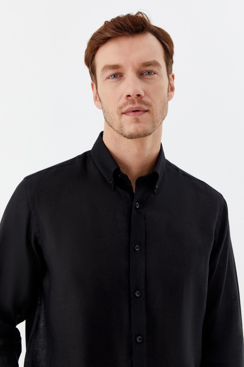 Erkek Siyah Uzun Kollu %100 Keten Regular Fit Düğmeli Yaka Gömlek