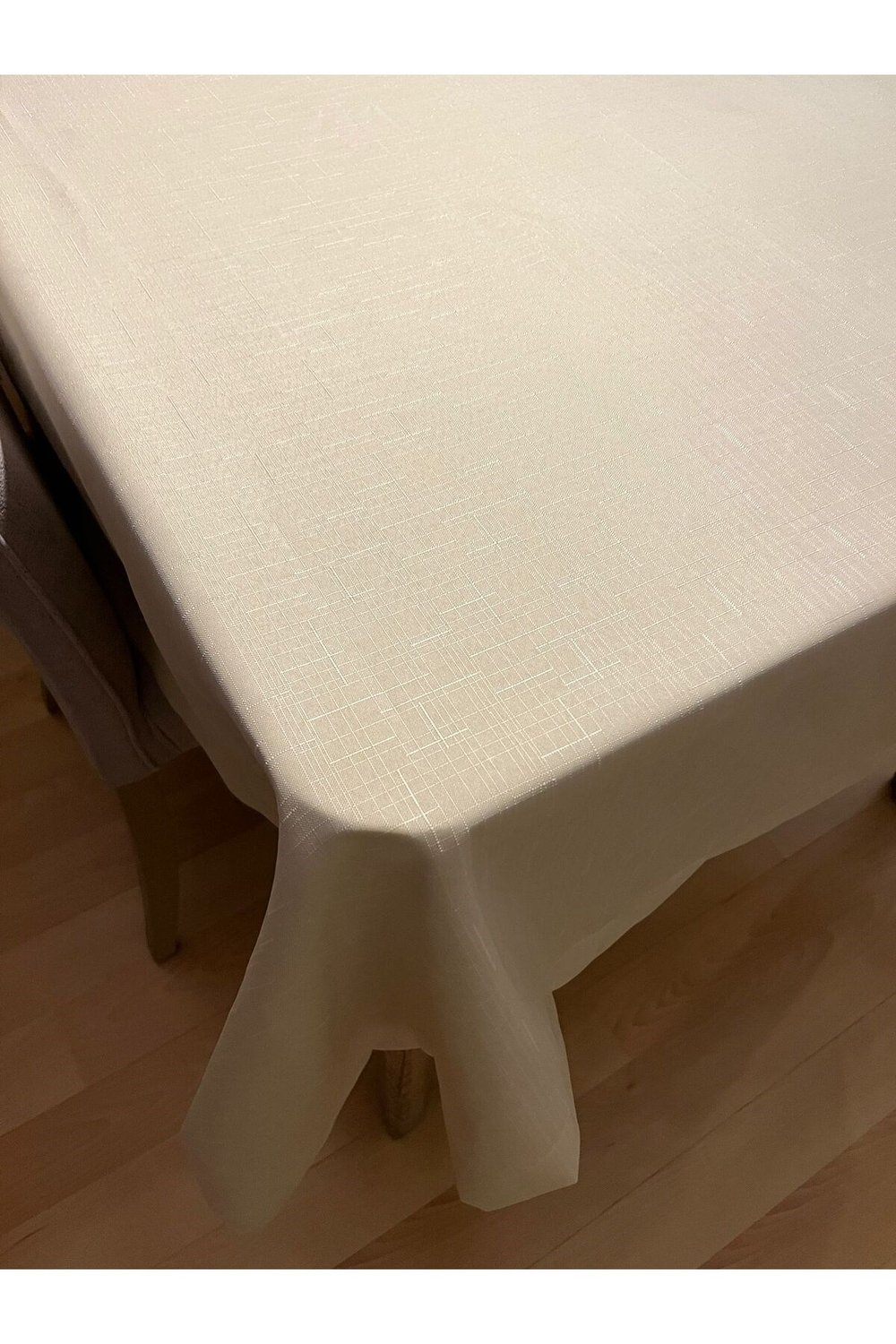 Elegans Desenli Dertsiz Masa Örtüsü