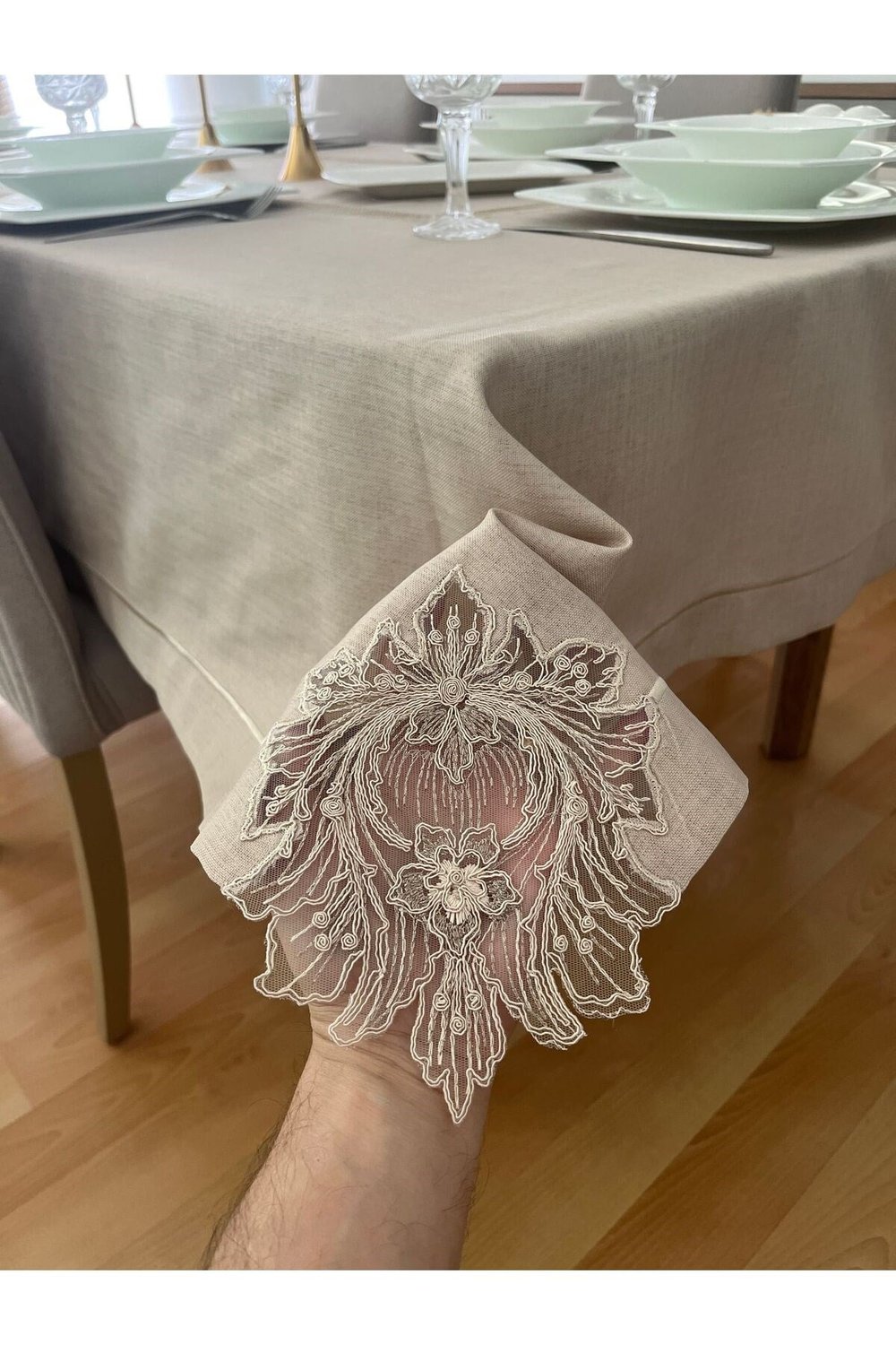 Fransız Dantel ve Piko Sarma Detaylı Dertsiz Çeyiz Salon Masa Örtüsü