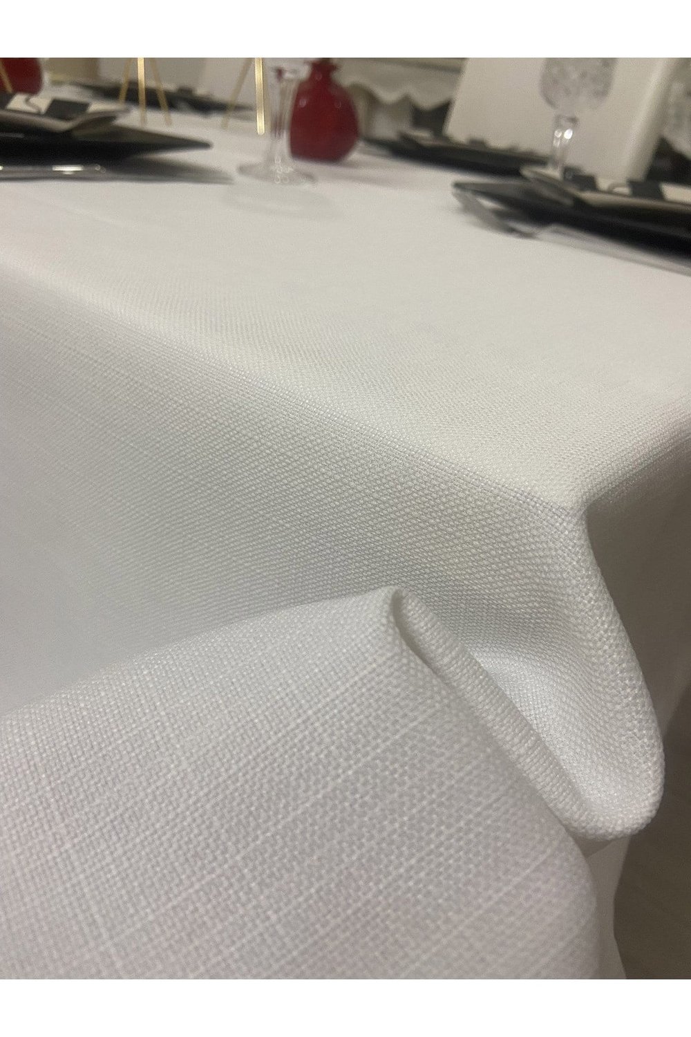 Kendinden Desenli Dertsiz Masa Örtüsü