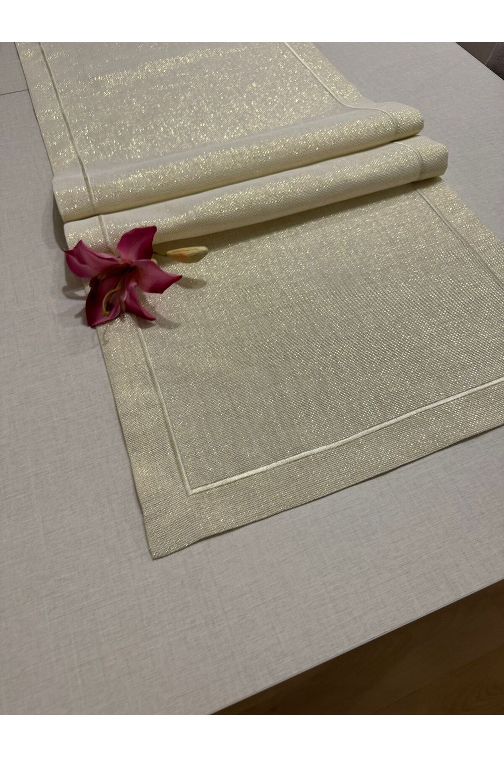 Piko İşlemeli Keten Görünümlü Simli Linen Gold Runner 40x150