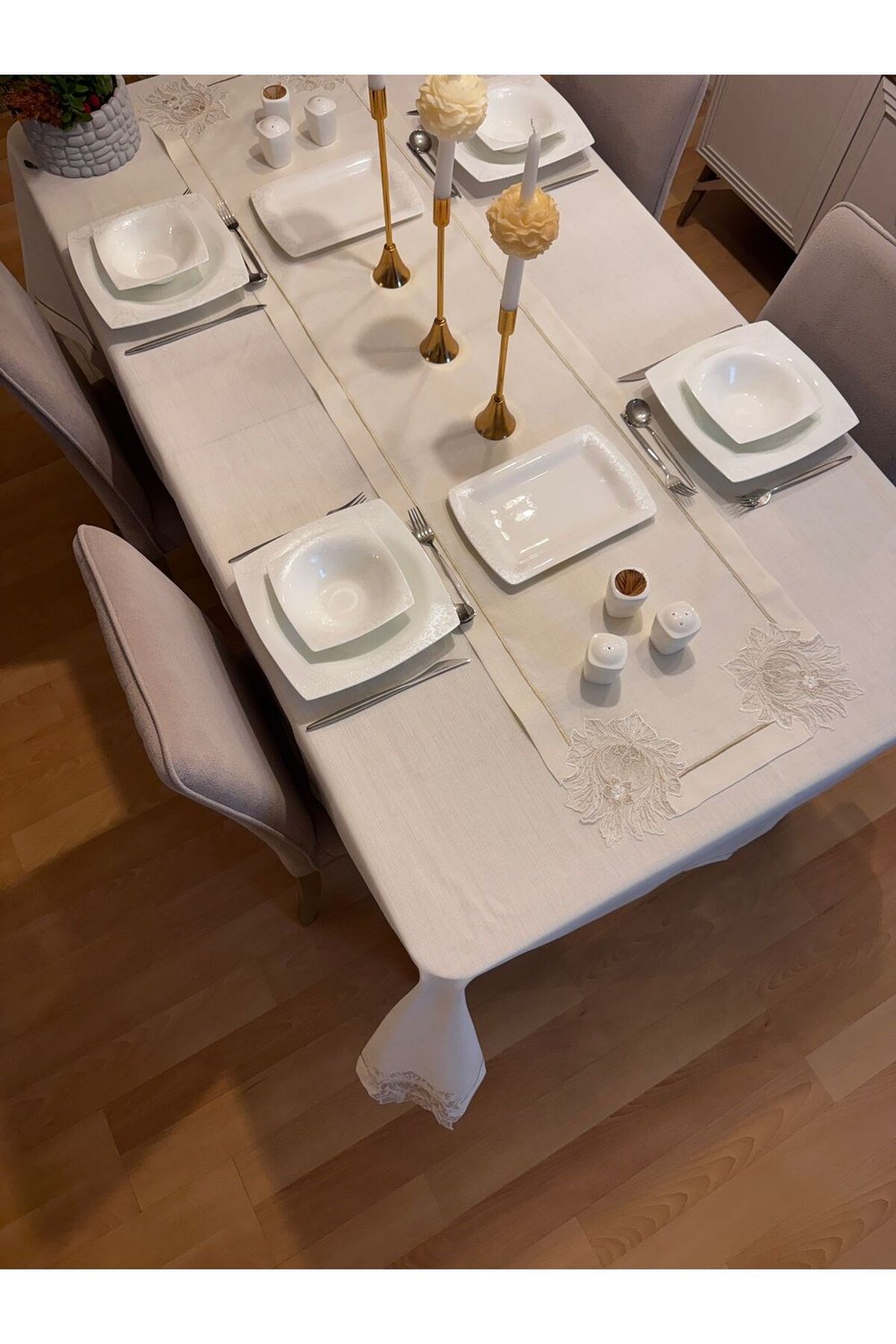 Piko Sarma Detaylı Fransız Dantelli Dertsiz Masa Örtüsü + Runner Takım Set Krem