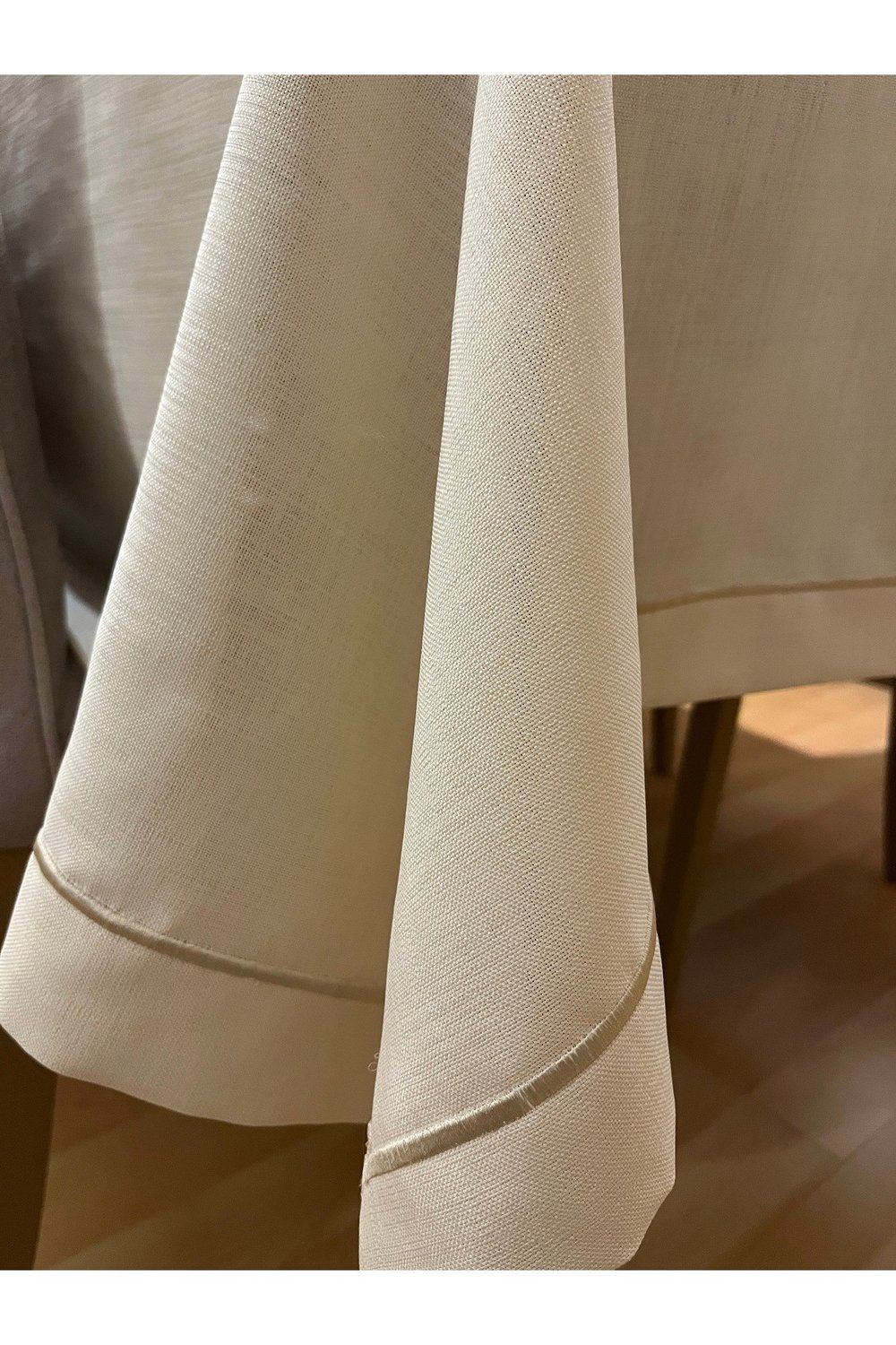 Piko Sarma Detaylı Polyester Keten Dertsiz Masa Örtüsü Kırık Beyaz
