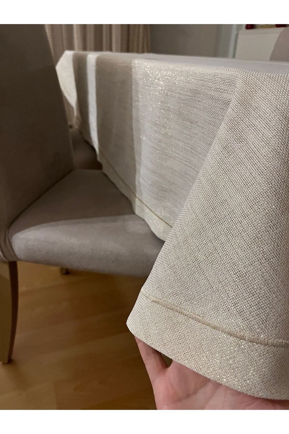 Piko Sarma Detaylı Polyester Keten Dertsiz Simli OVAL Masa Örtüsü Gold