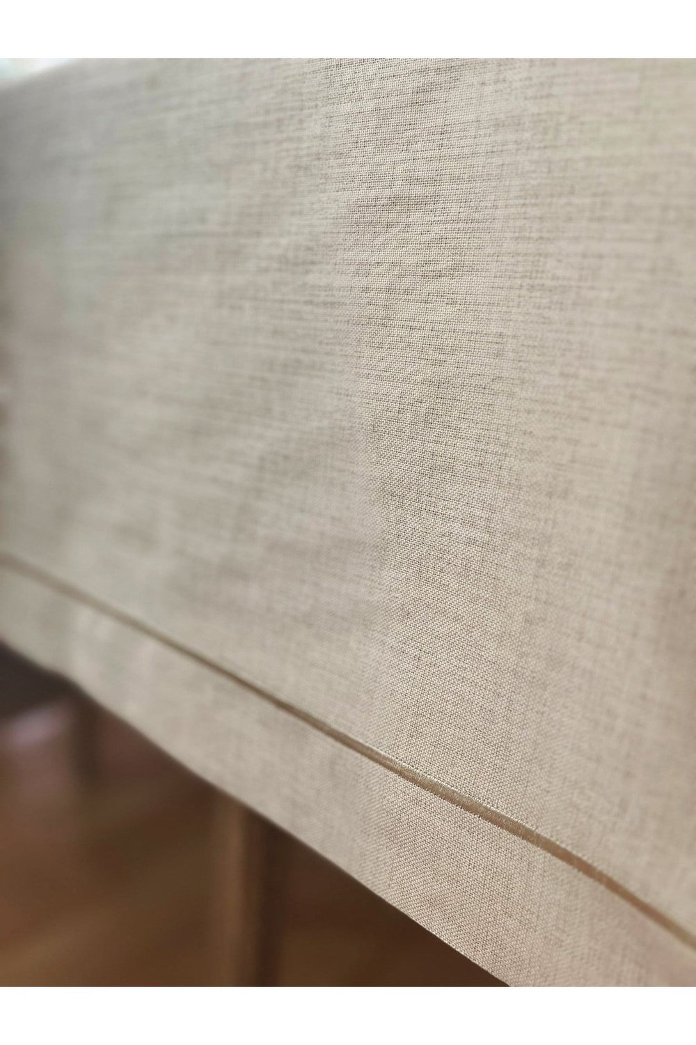 Piko Sarma Detaylı Polyester Keten Dertsiz Masa Örtüsü Kapuçino