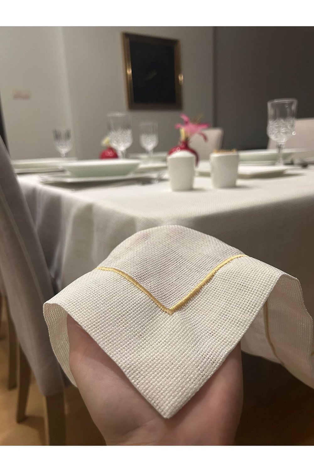 Piko Sarma Detaylı Polyester Keten Dertsiz Masa Örtüsü Krem