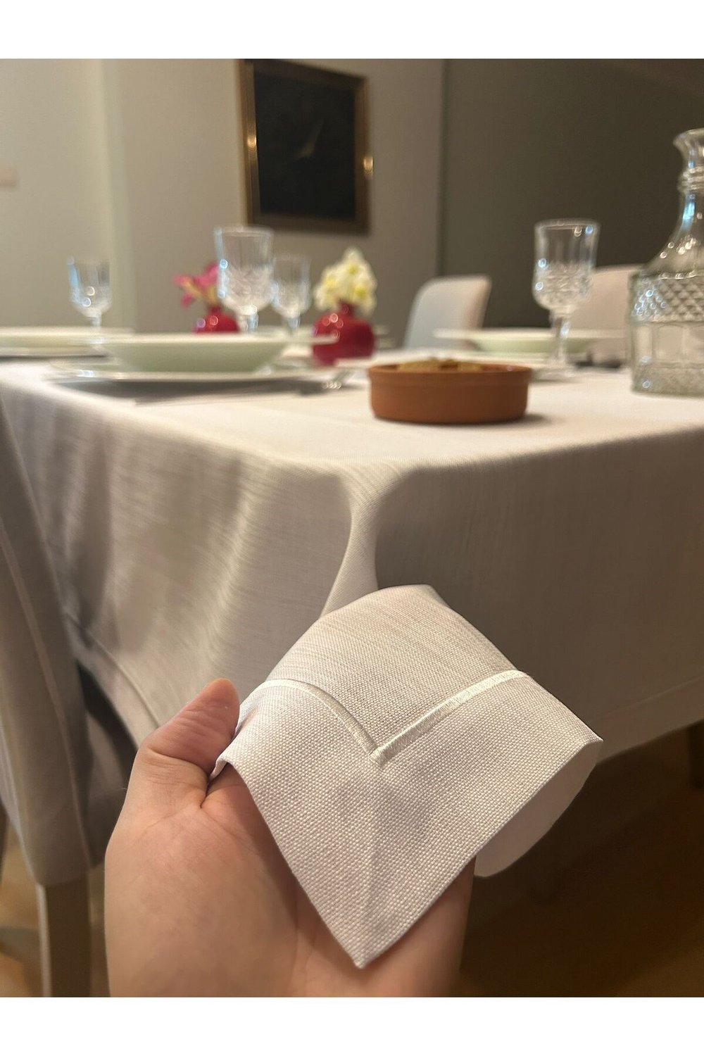 Piko Sarma Detaylı Polyester Keten Dertsiz Masa Örtüsü Kırık Beyaz