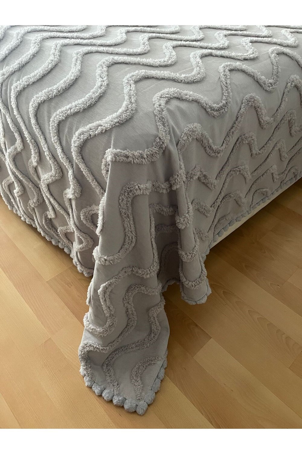Ponpon Detaylı Çift Kişilik Pamuklu Yatak Örtüsü Pike 240 x 260 - 1 Adet
