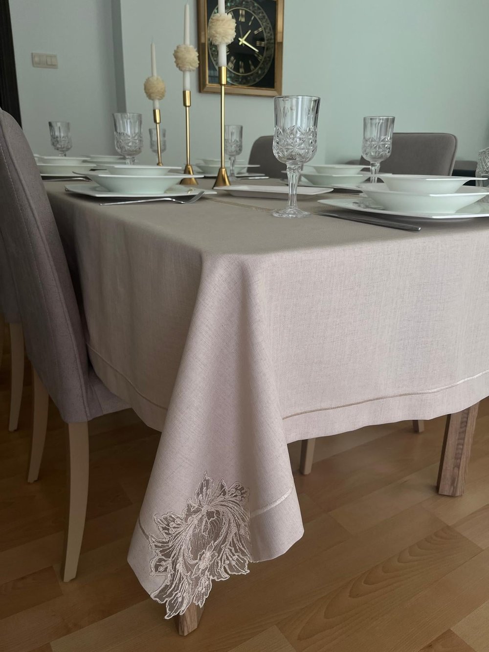 Zeren Home Fransız Dantel ve Piko Sarma Detaylı Dertsiz Çeyiz Salon Masa Örtüsü Kapuçino