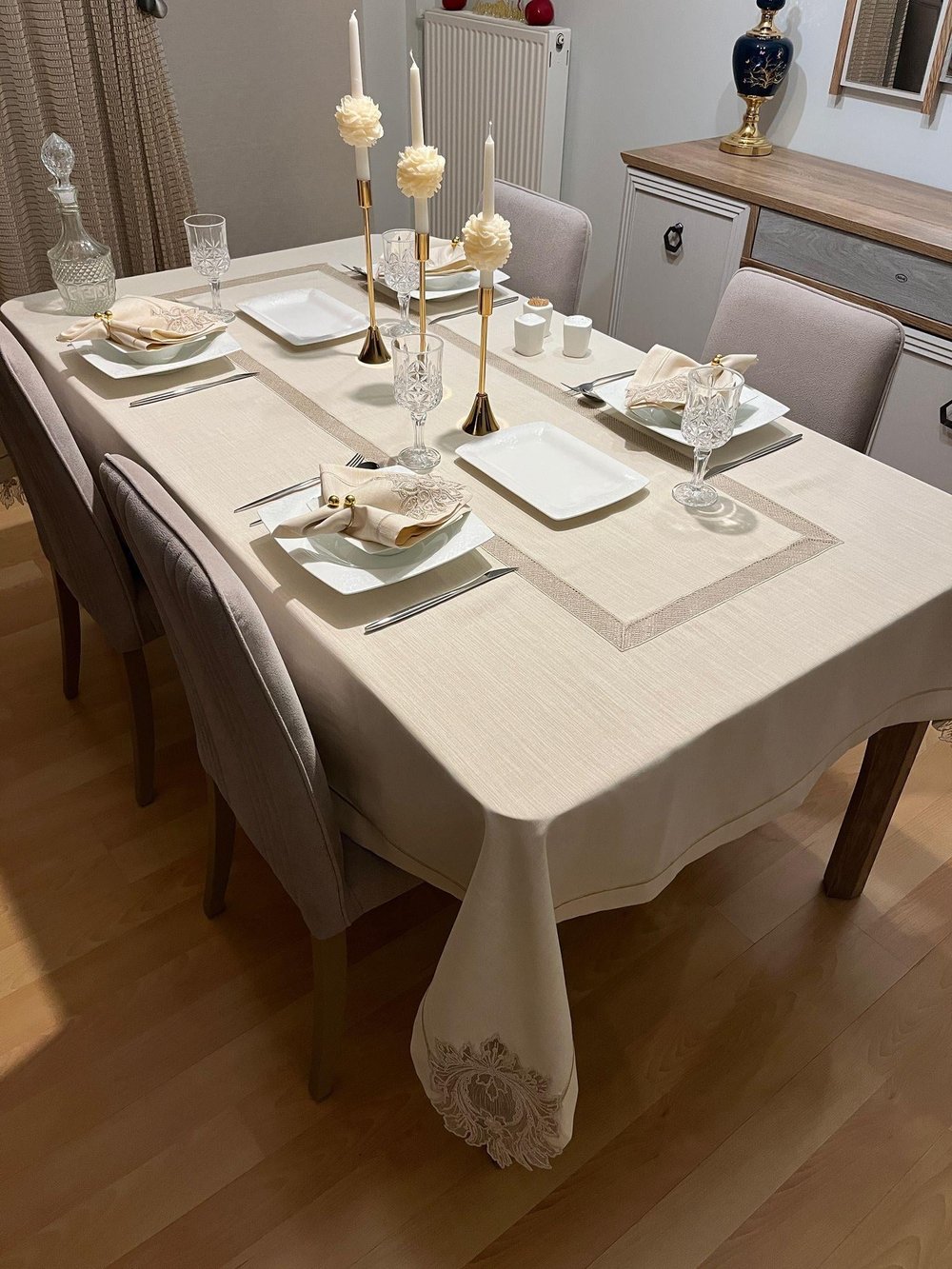 Zeren Home Fransız Dantel ve Piko Sarma Detaylı Dertsiz Çeyiz Salon Masa Örtüsü Bej
