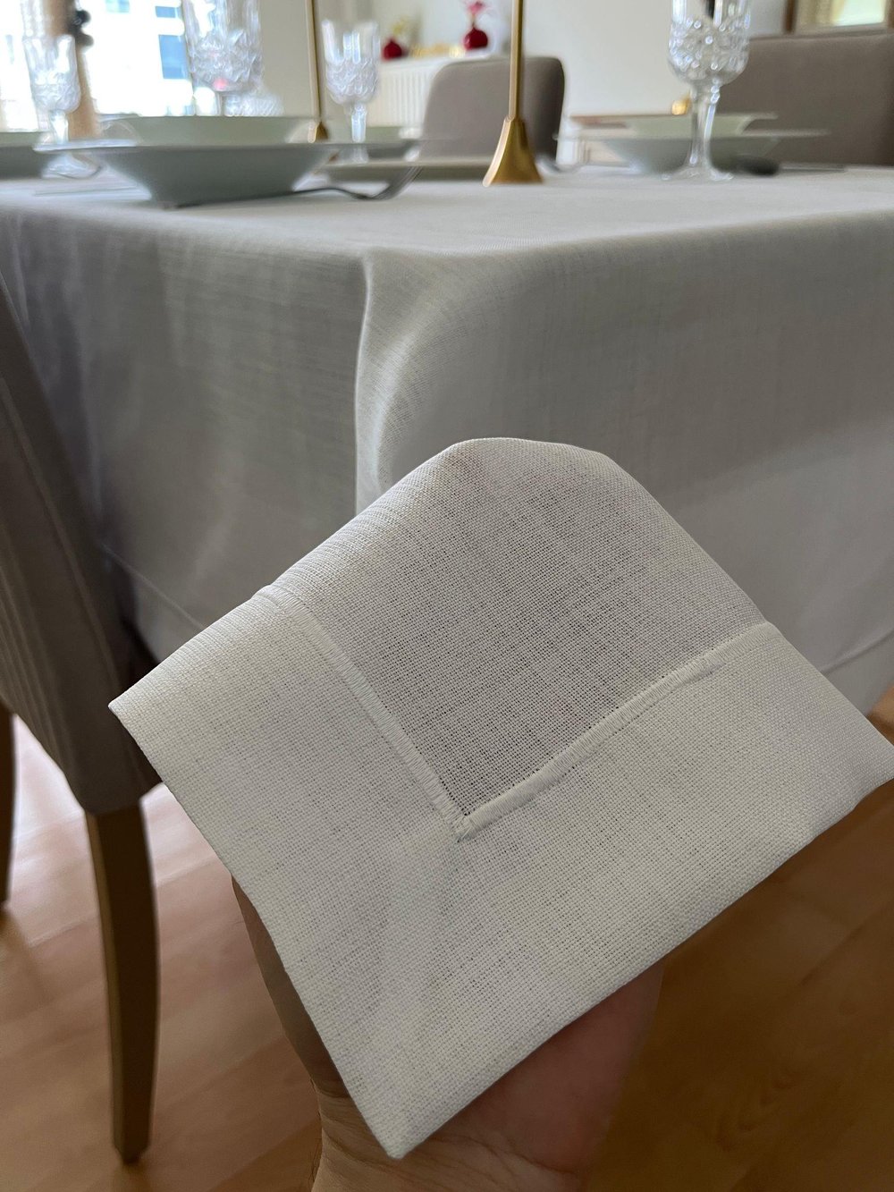 Zeren Home Piko Sarma Detaylı Polyester Keten Dertsiz Masa Örtüsü Beyaz