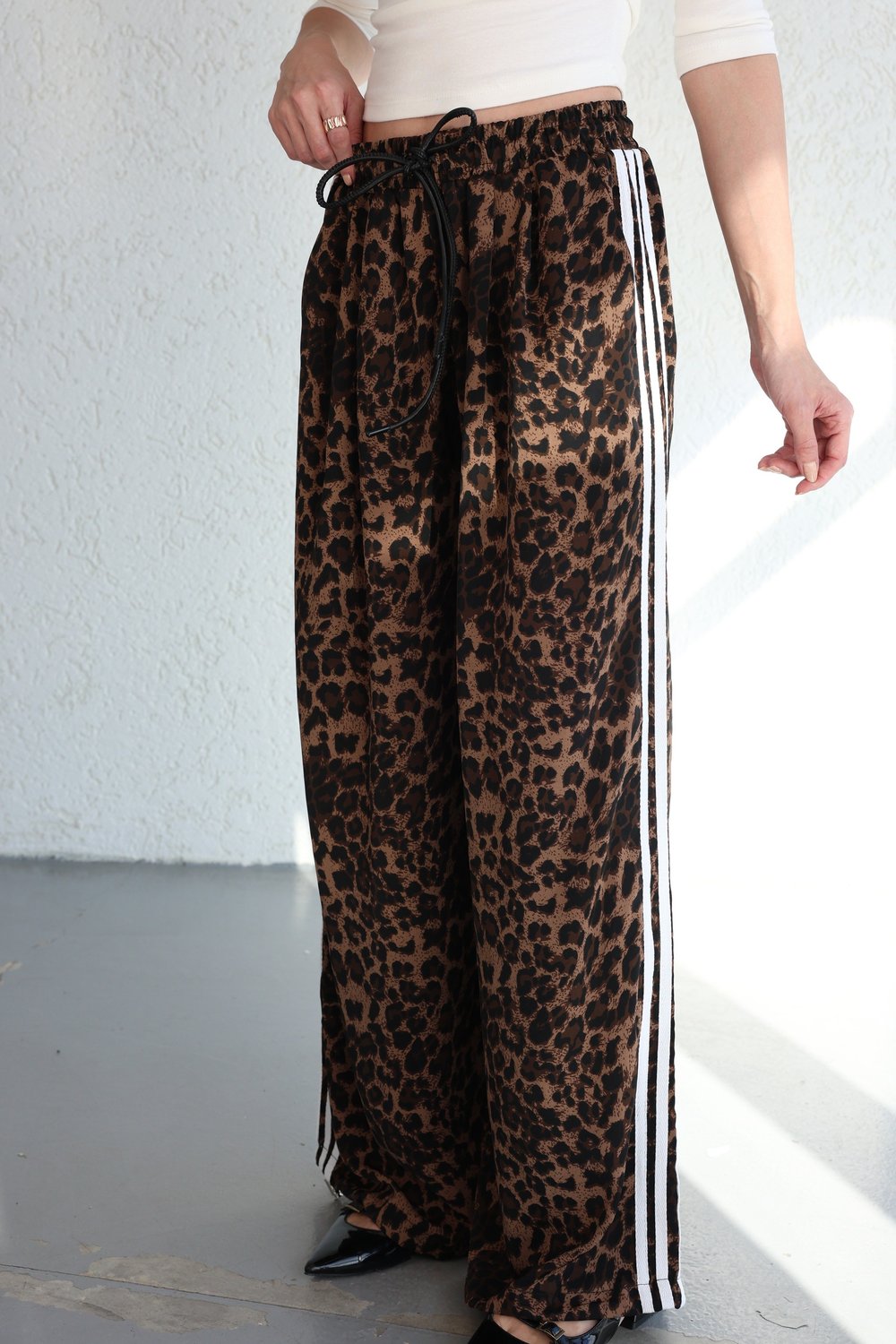 Şeritli Bol Paça Leopar Pantolon