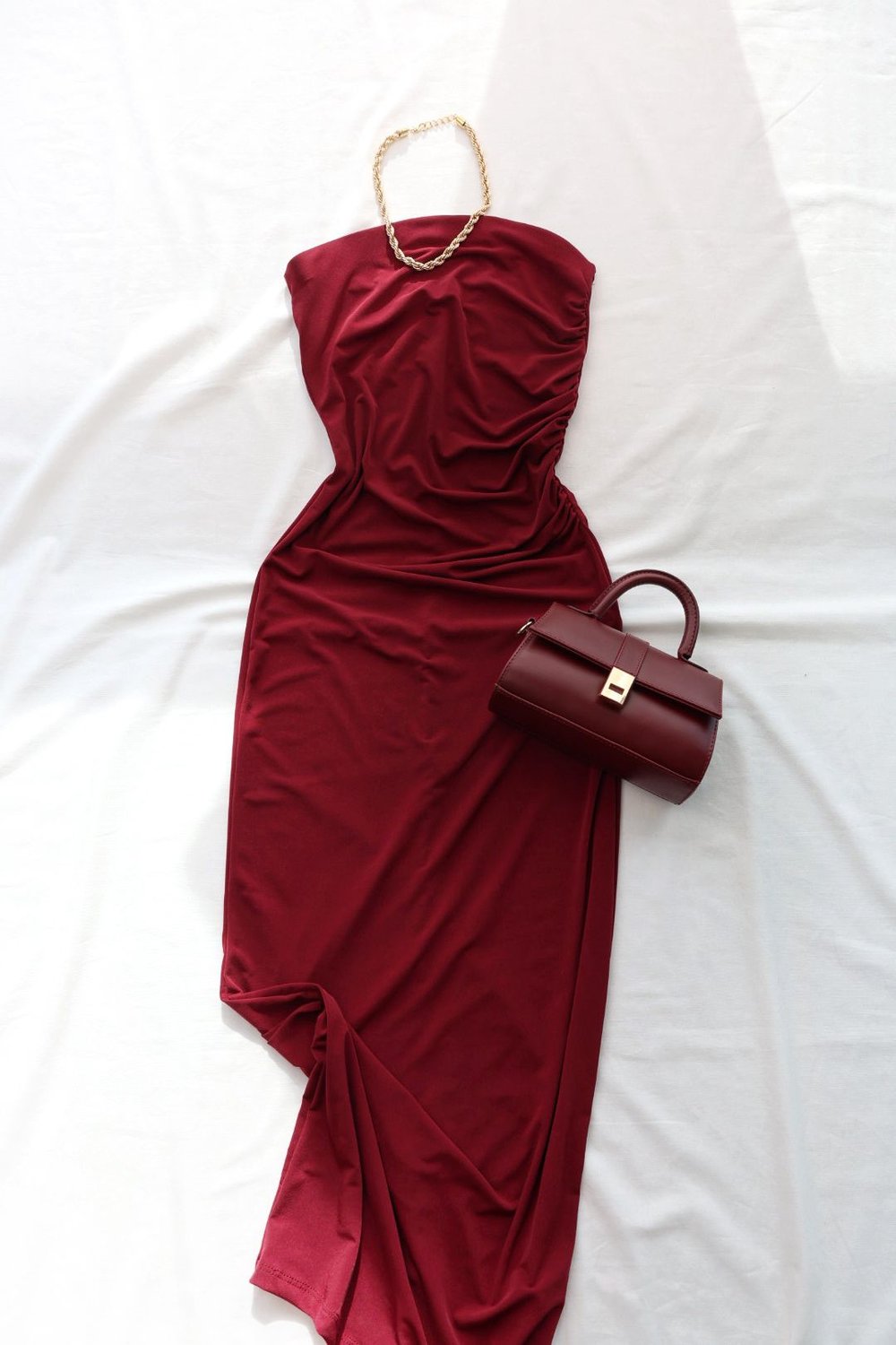 ElbiseStraplez Arakası Yırtmaçlı Elbise