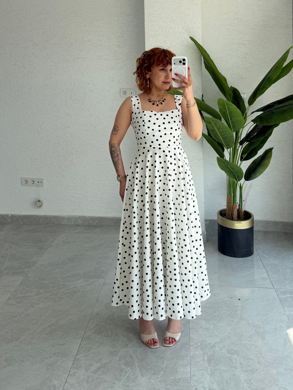 Premium Bele Oturan Arkası Kuşaklı Puantiye Desenli Maxi Uzun Elbise