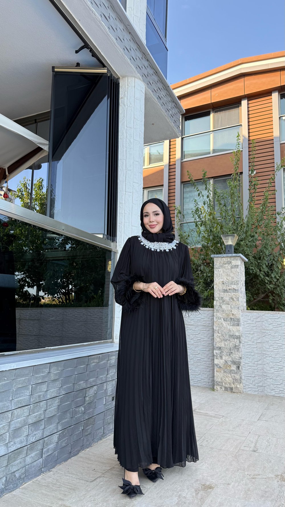 YAKA İŞLEMELİ İTHAL ELBİSE