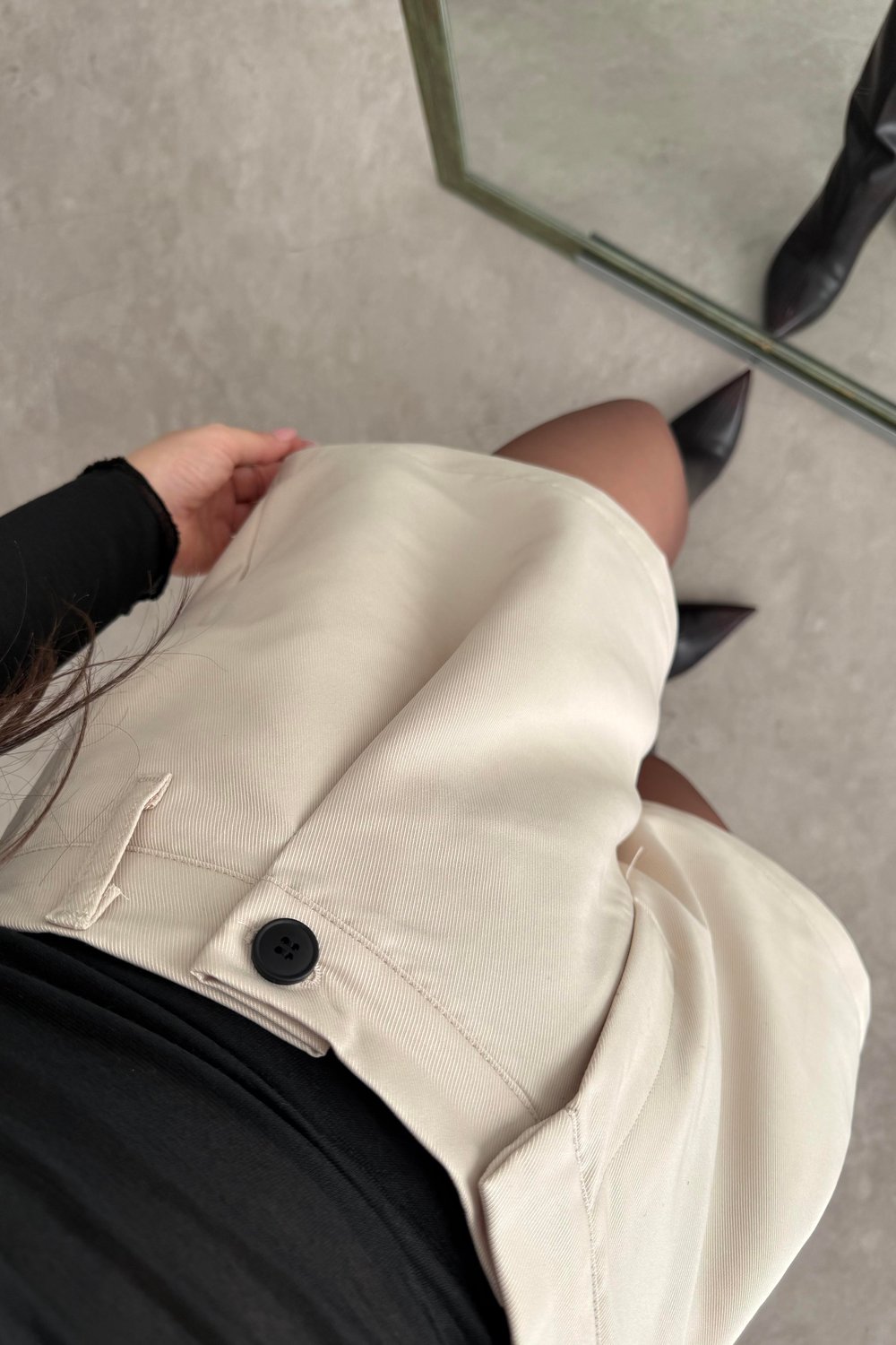 Düğme Detaylı Geniş Paça Ekru Şort