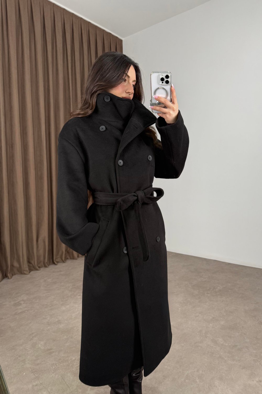 Gaya Dik Yakalı Düğmeli Kuşaklı Siyah Kaban