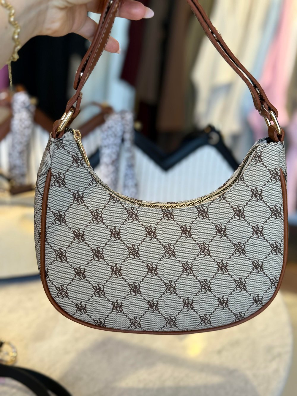 Monogram Desenlı Askılı Çanta