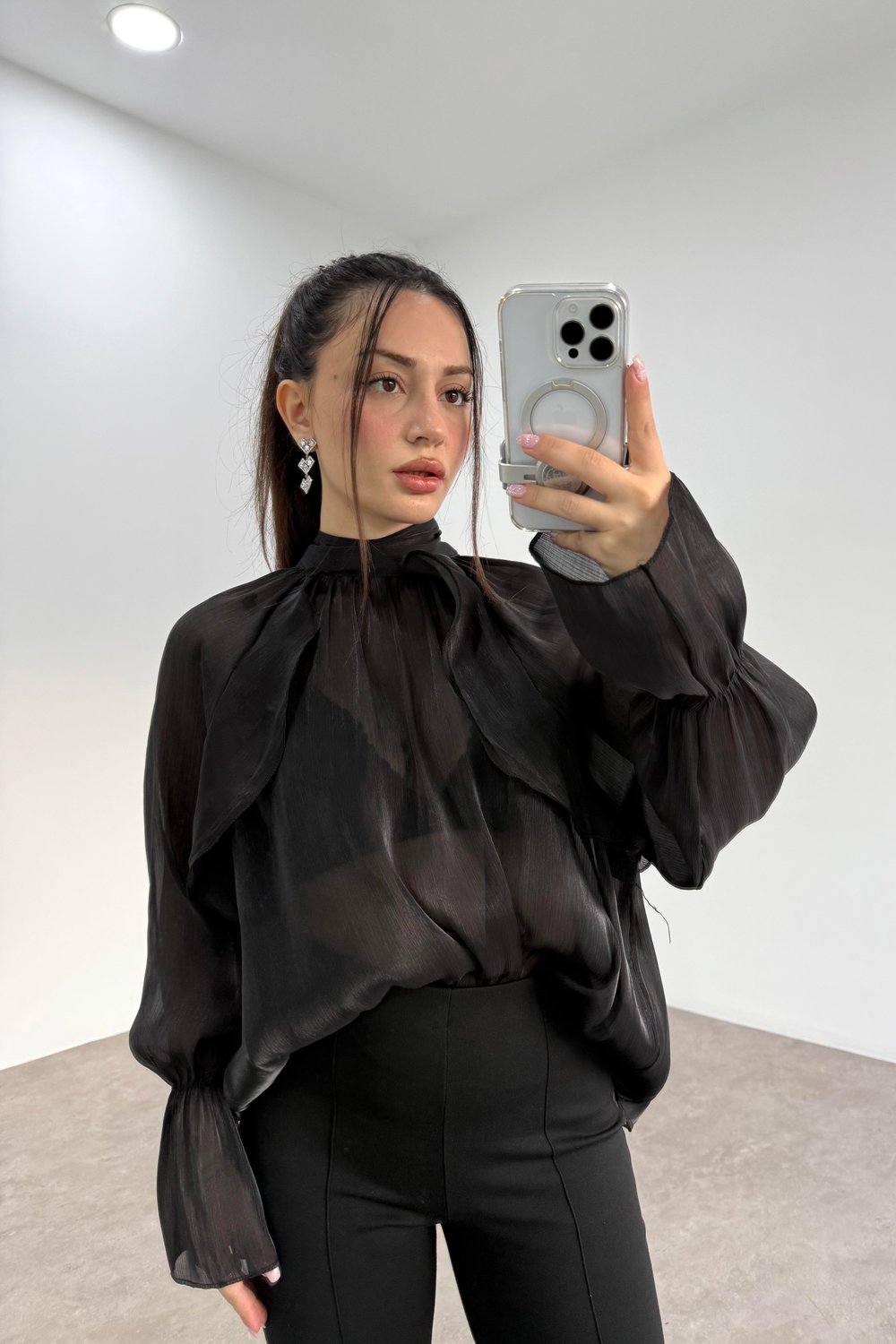 Peri Kumaş Bağlama Detaylı Siyah Şık Bluz