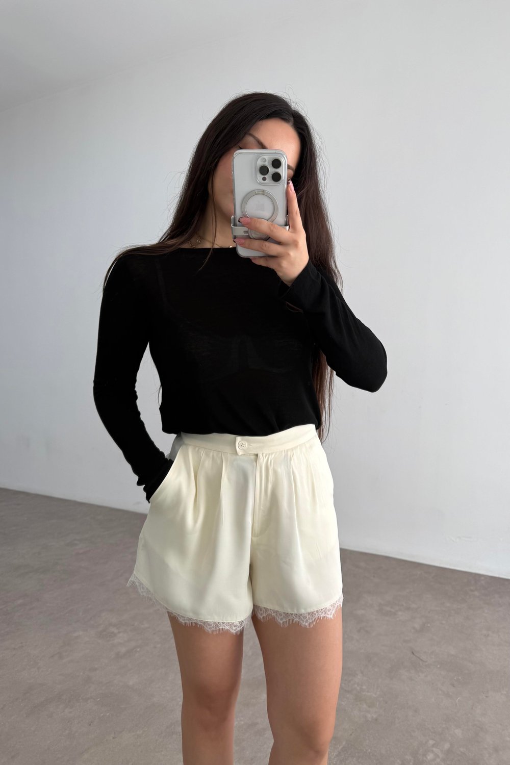 Premium İpek Saten Ekru Dantelli Şort