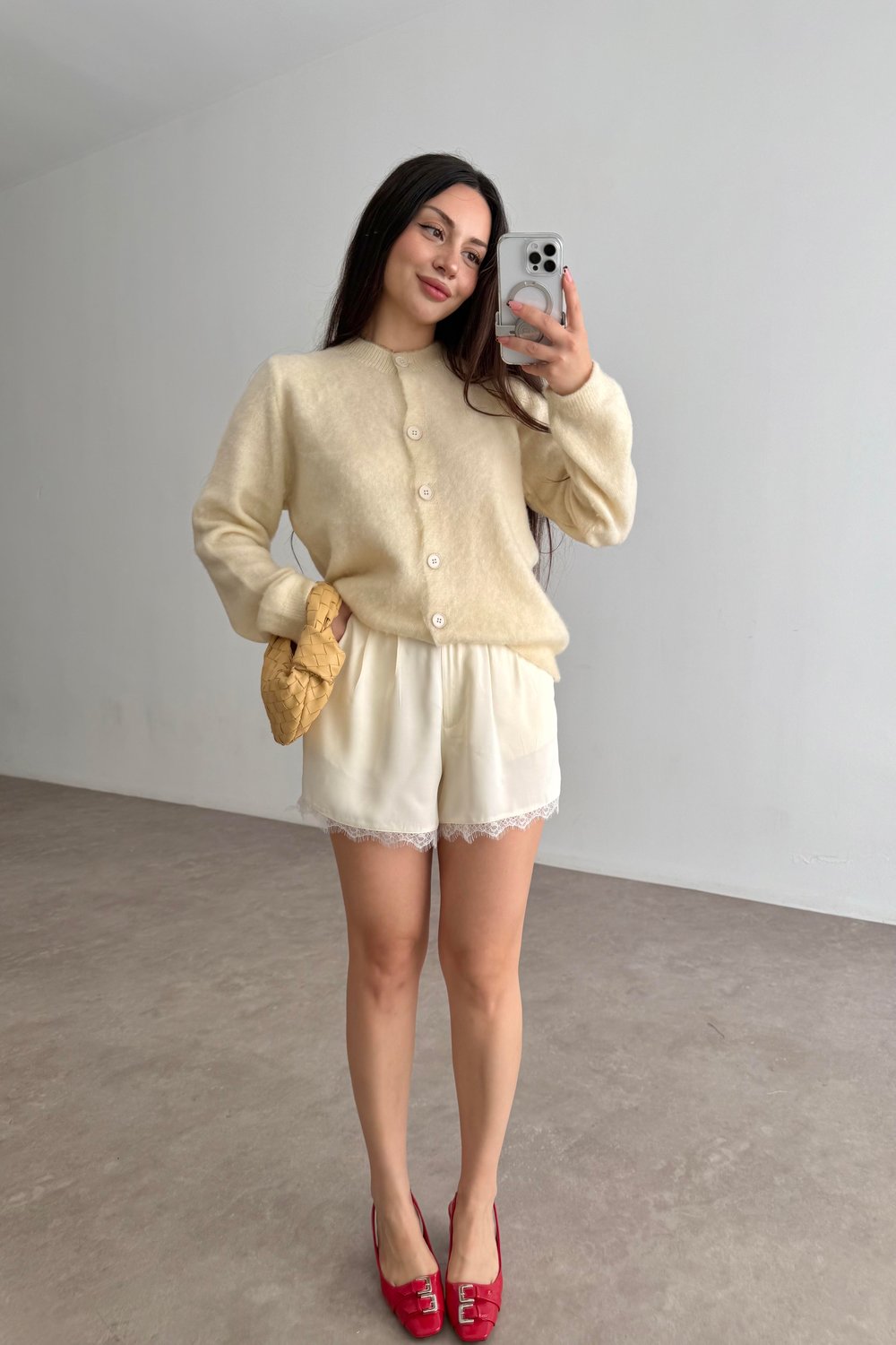 Premium İpek Saten Ekru Dantelli Şort