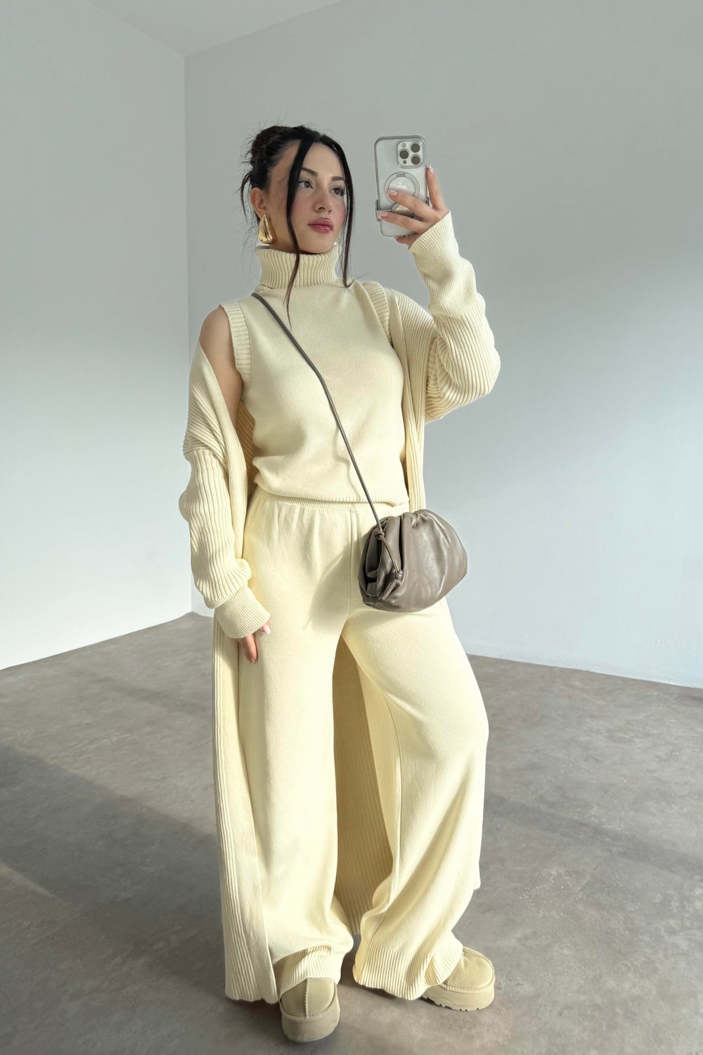 Uzun Hırkalı Pantolonlu Üç Parça Ekru Takım